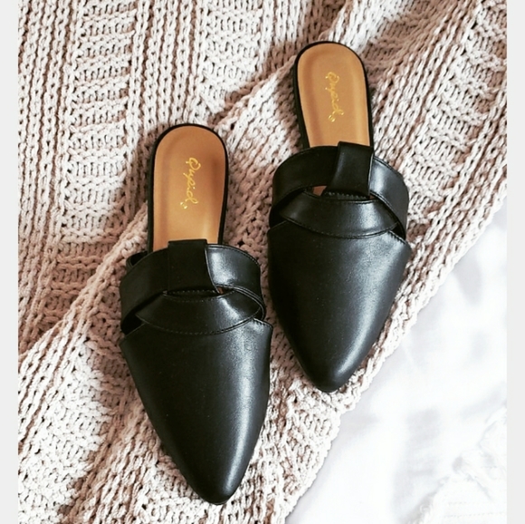 Black mule flat - Picture 3 of 3